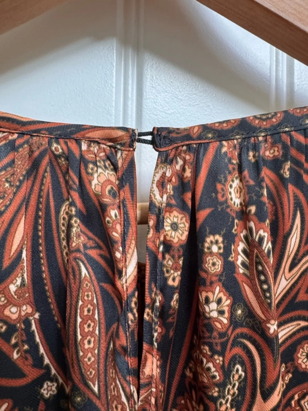 H&M x Richard Allen Brown Paisley Blouse. Size 8 - Picture 3 of 6